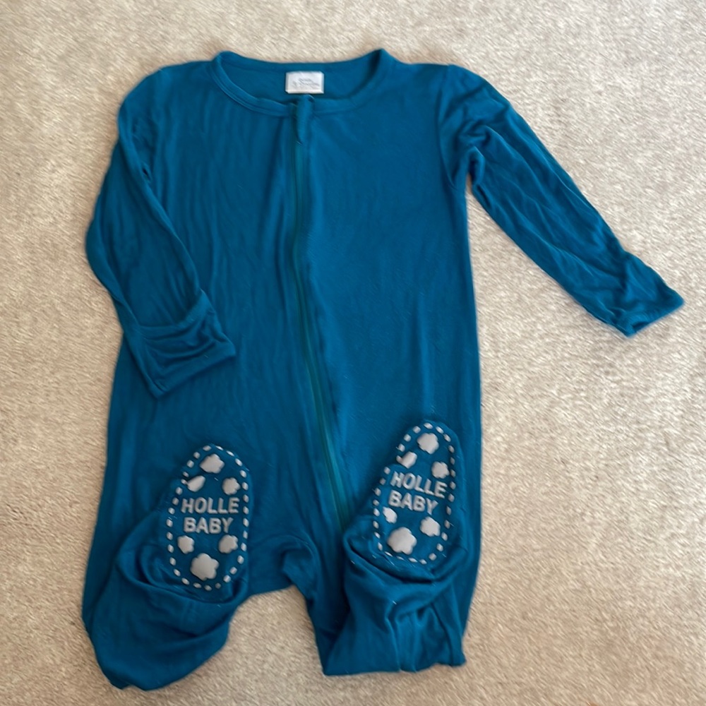 EUC guisby bamboo footie pajamas